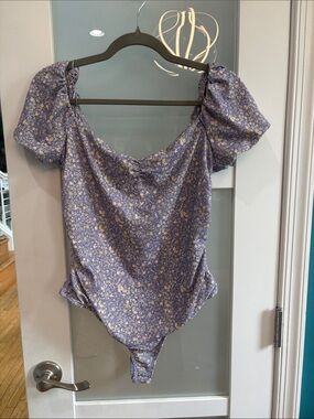 Women's Puff Sleeve Floral Bodysuit - Lavender Large NWOT